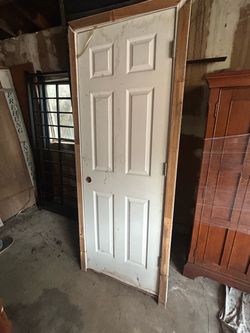 Interior pre hung hollow 6 panel door w/ casing