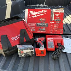 Milwaukee M18 18-Volt Lithium-Ion Compact Brushless Cordless 1/4 in. Impact Driver Kit with One 2.0 Ah Battery, Charger & Tool Bag