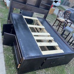 Queen Bed set Has Drawer’s N Head Board