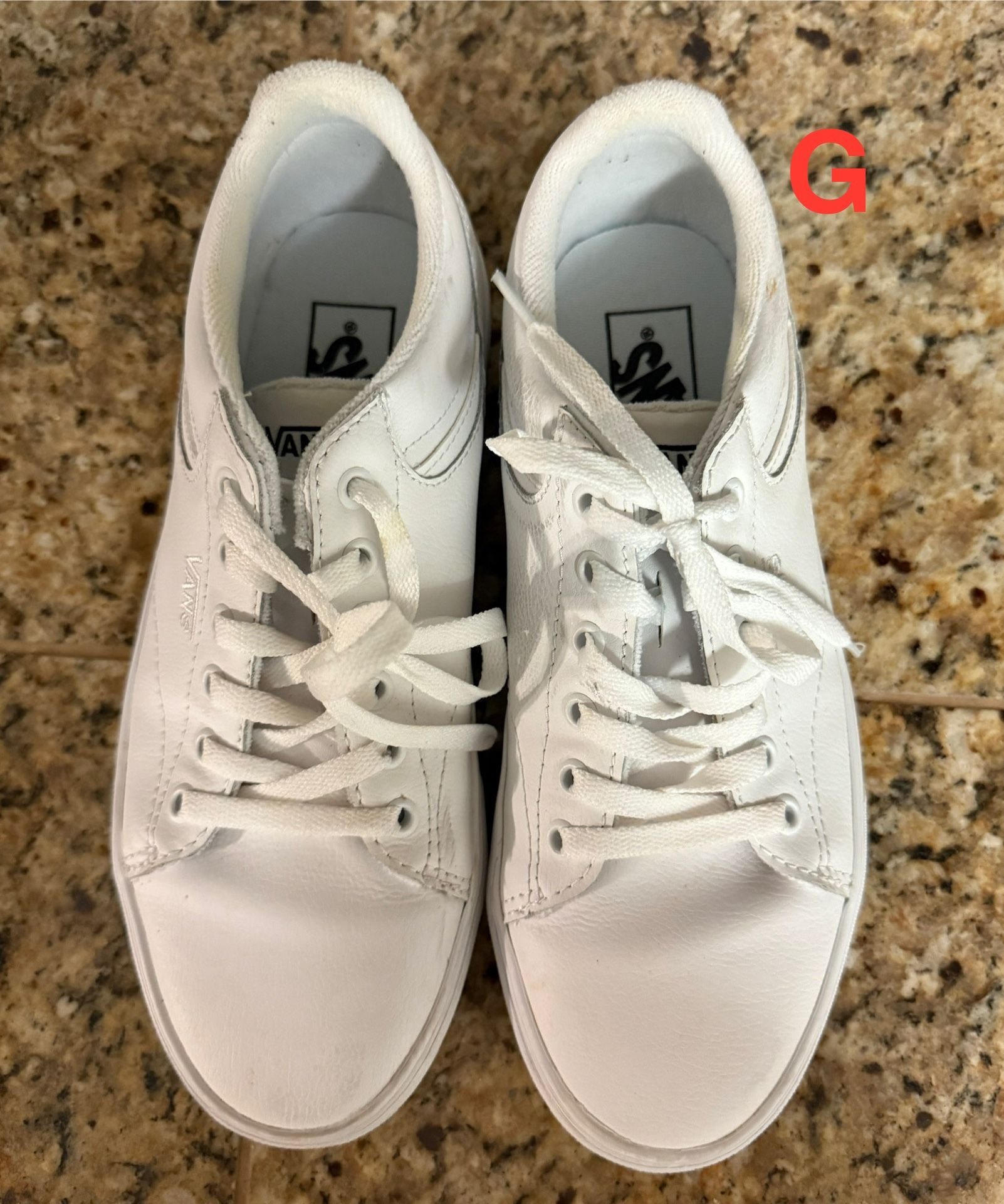 WOMEN’S VANS SHOES - SIZE 9