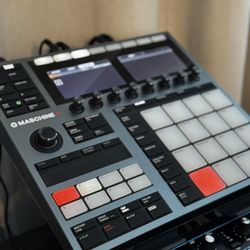 Maschine +, With Battery Pack Stand Alone Setup 