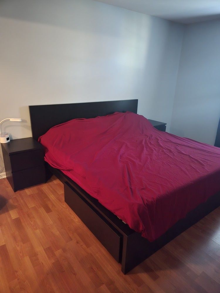 Bed King Size With 2 Bedside Tables