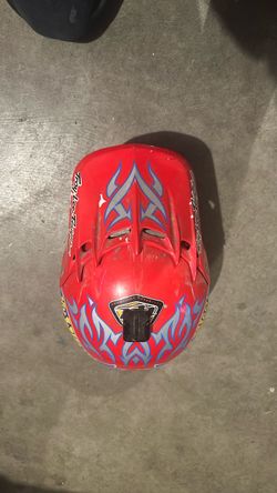 Does anyone know what this is worth? I can only find a blue one for 2400 on eBay and am curious