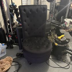 Velvet Slipper Chair 