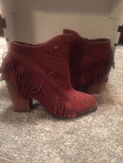 Size 8 New Women’s Suede boots