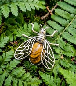 Unique Tiger's Eye Bee Pin/Pendant