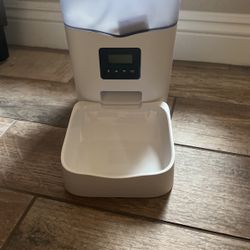 YMIKO automatic feeder