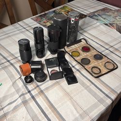 Selling a full vintage Minolta MD-mount lens bundle. Great for collectors, film shooters, or anyone who wants to experiment with old-school optics on 