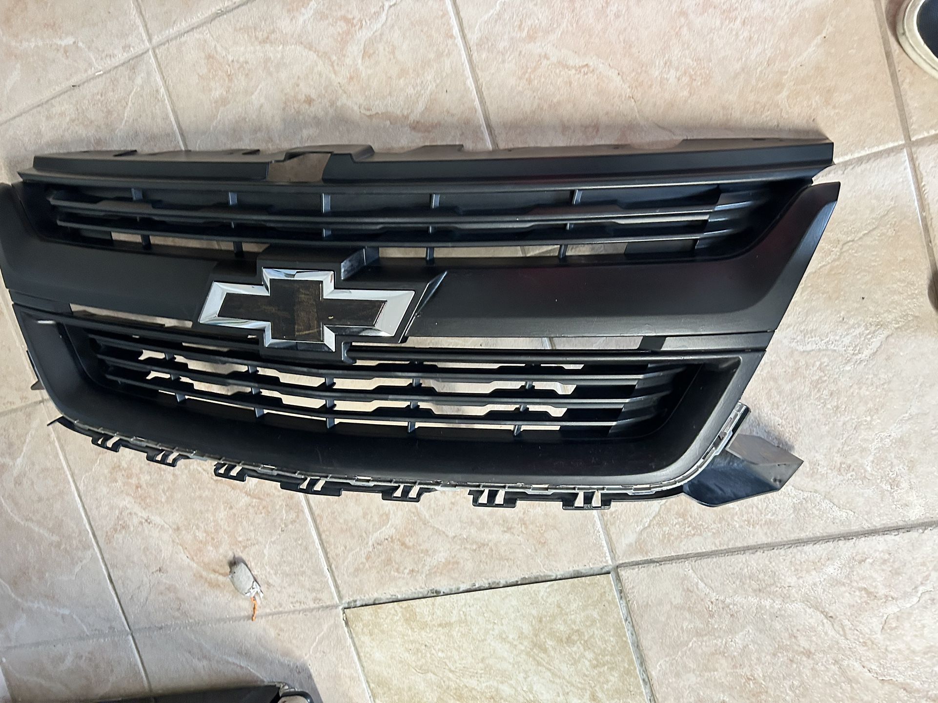 2019 Chevy Colorado Grill