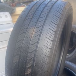 Vendo 4 llantas Medida 215-55-17 Para Carro Muy Buen Piso Garantisadas Precio A Tratar Marca Michelin 