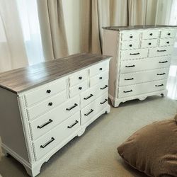 Two-Piece Farmhourse Bedroom set with contrast tops.