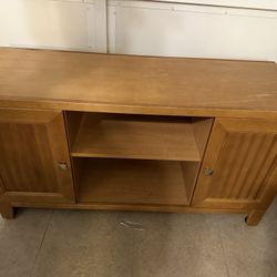 SE VENDE TV STAND MADERA RÚSTICO $60