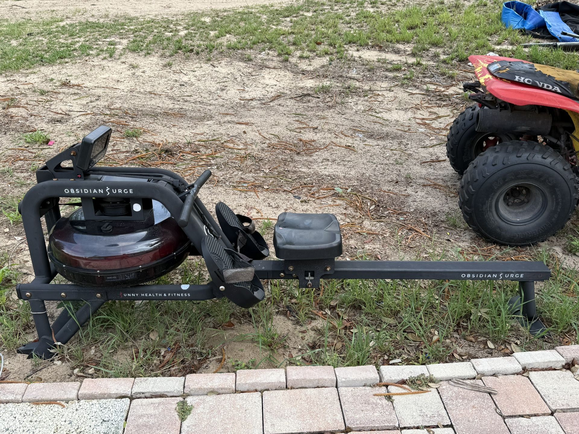 Sunny Health & Fitness Obsidian Surge Water Rower Machine