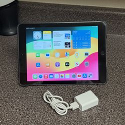 Apple iPad 6th Gen W/Folio Case & Charger
