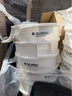 Global industrial trash cans
