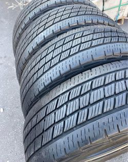 255/50/20 Vendo set de Tires con 80% de vida las 4
