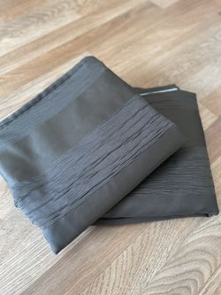 2 Curtains (good condition)