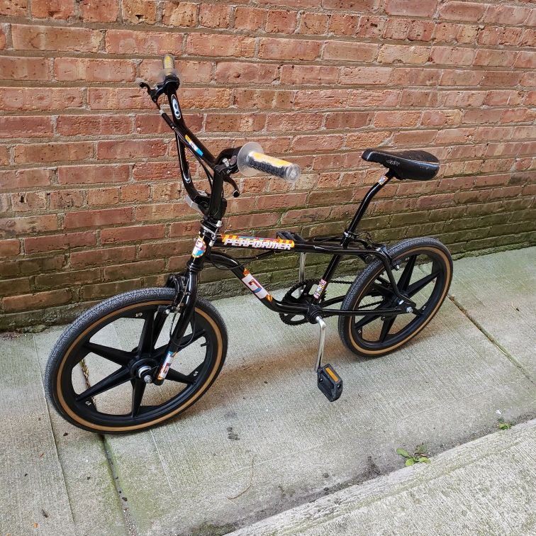 1990 GT PERFORMER OLDSCHOOL BMX for Sale in Chicago, IL