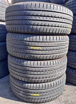 225/50r18 Falken tires con 80% de Vida las 4