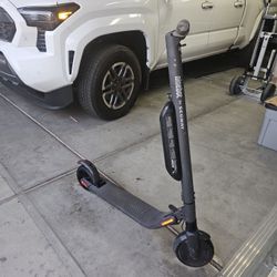 Ninebot By Segway ES4 ALMOST 20mph And 28 Mile Range