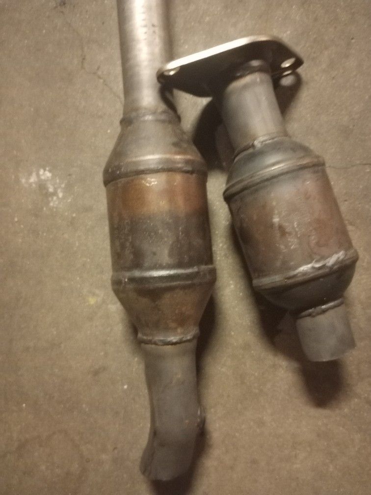 I Got This 2 Catalistic Converter For Any 4cy Or 6cy