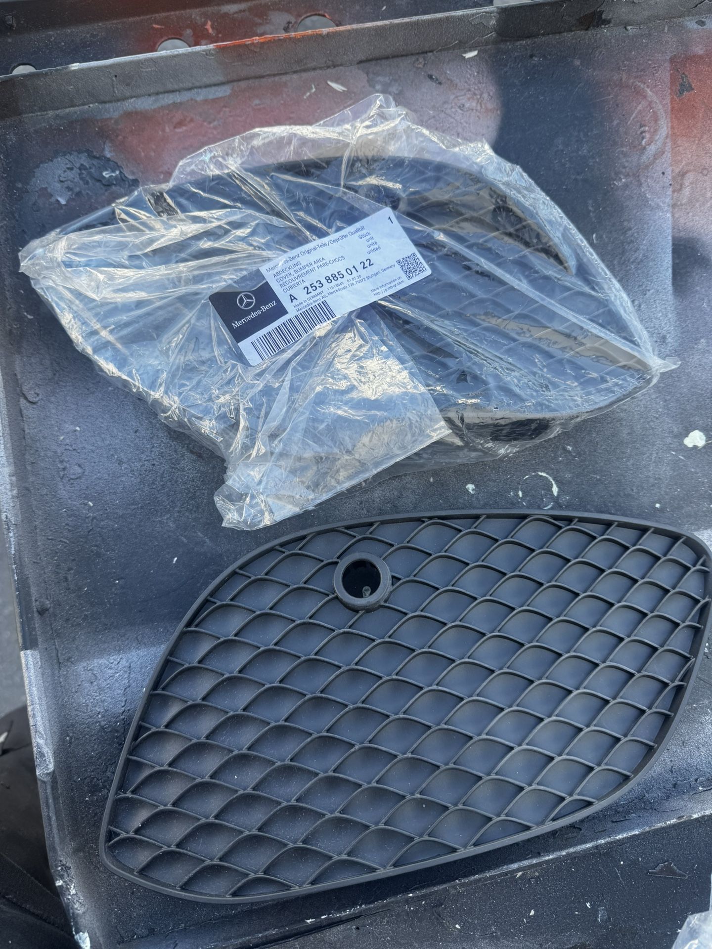 Rejilla del parachoques delantero bajo RH lado Mercedes-Benz GLC 2016-2019 (contact info removed)