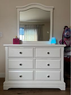 White 6-drawer dresser with mirror