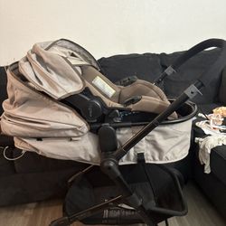 Evenflo Pivot Carseat/ Stroller