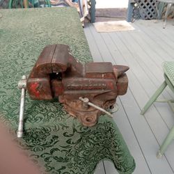 Bench Vise