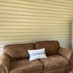 Broyhill Couch (free Delivery)
