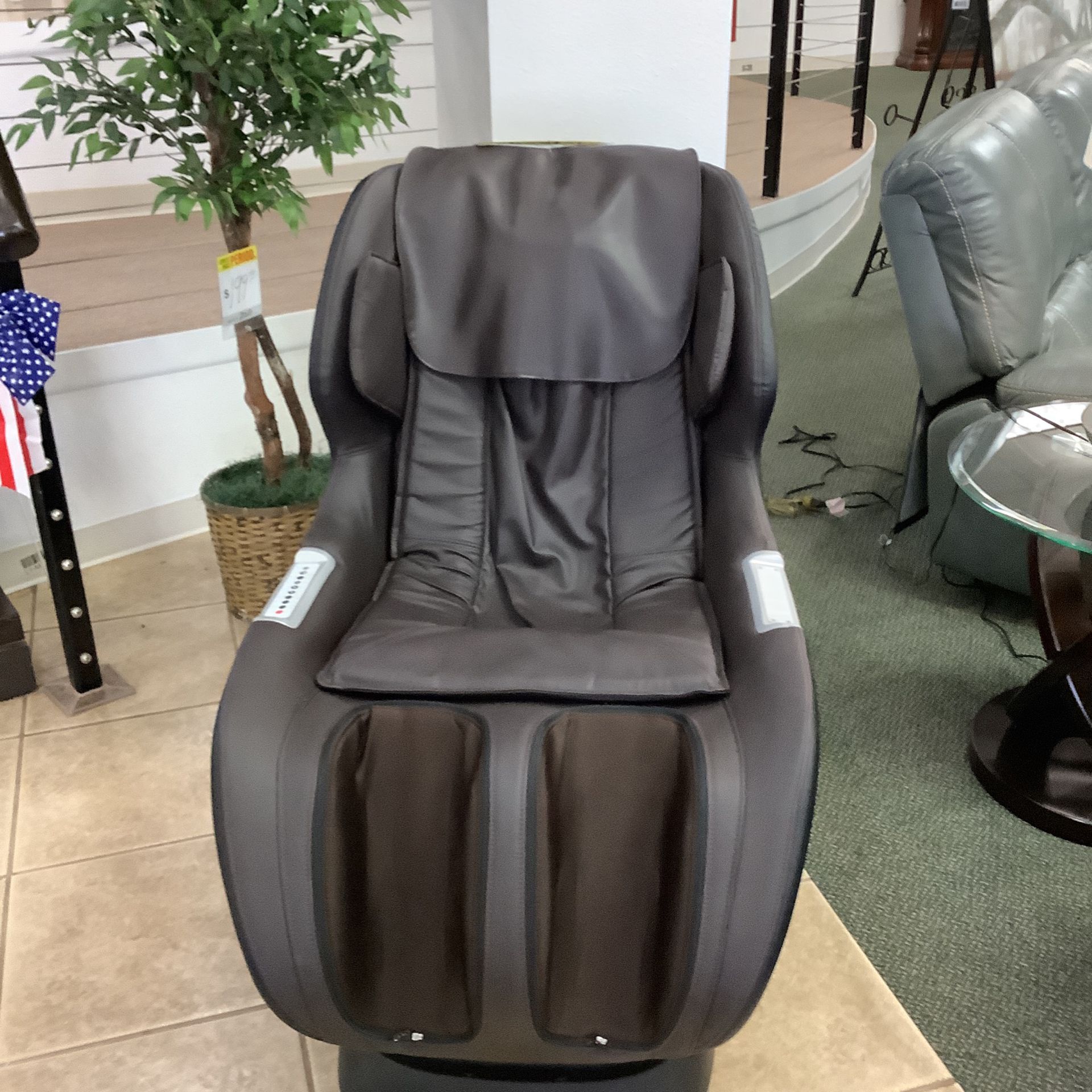 Full body massage chair
