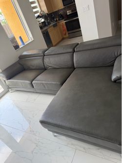 Modern Gray L-Shaped Sectional Sofa – Excellent Condition