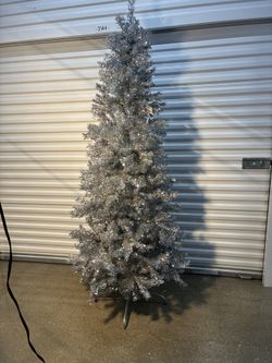 ****7 ft SILVER TINSEL NIB CHRISTMAS TREE***