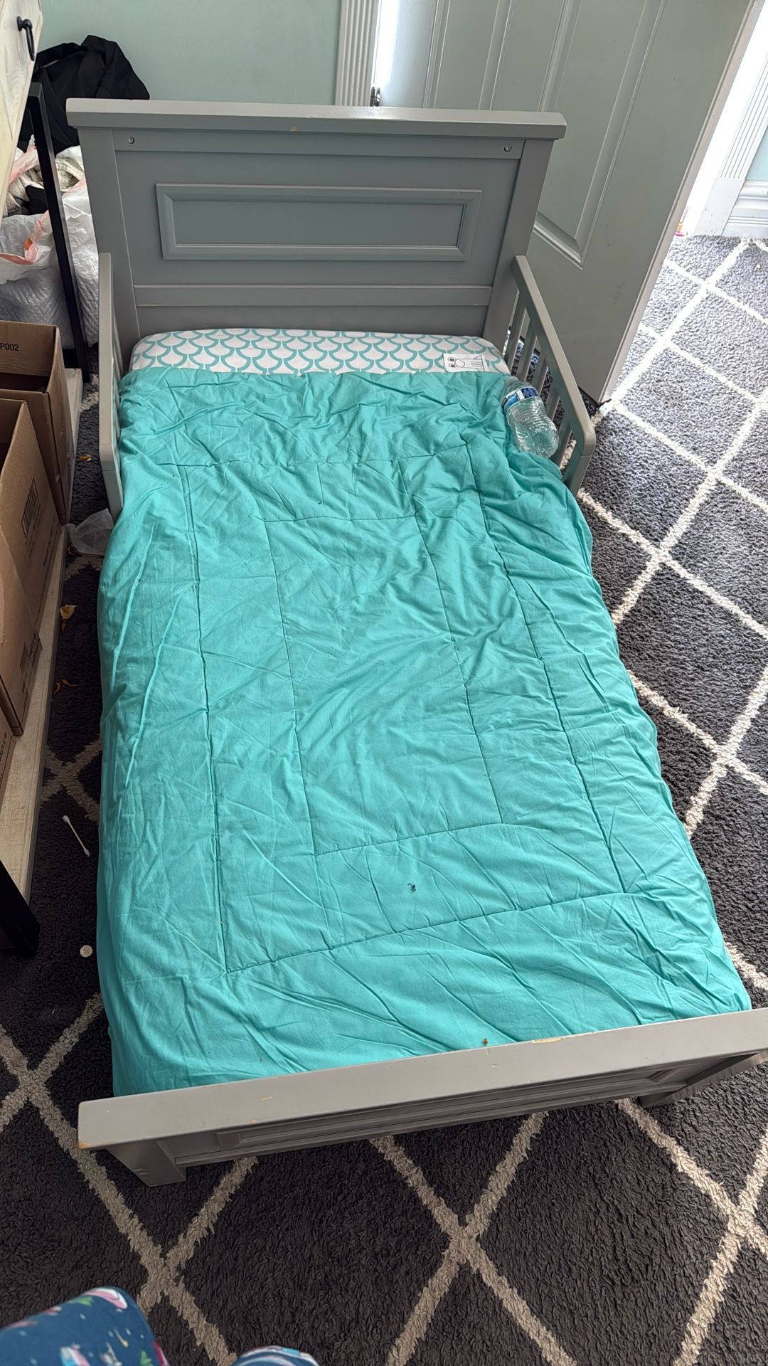 Toddlers Bed With Matress and Blankets