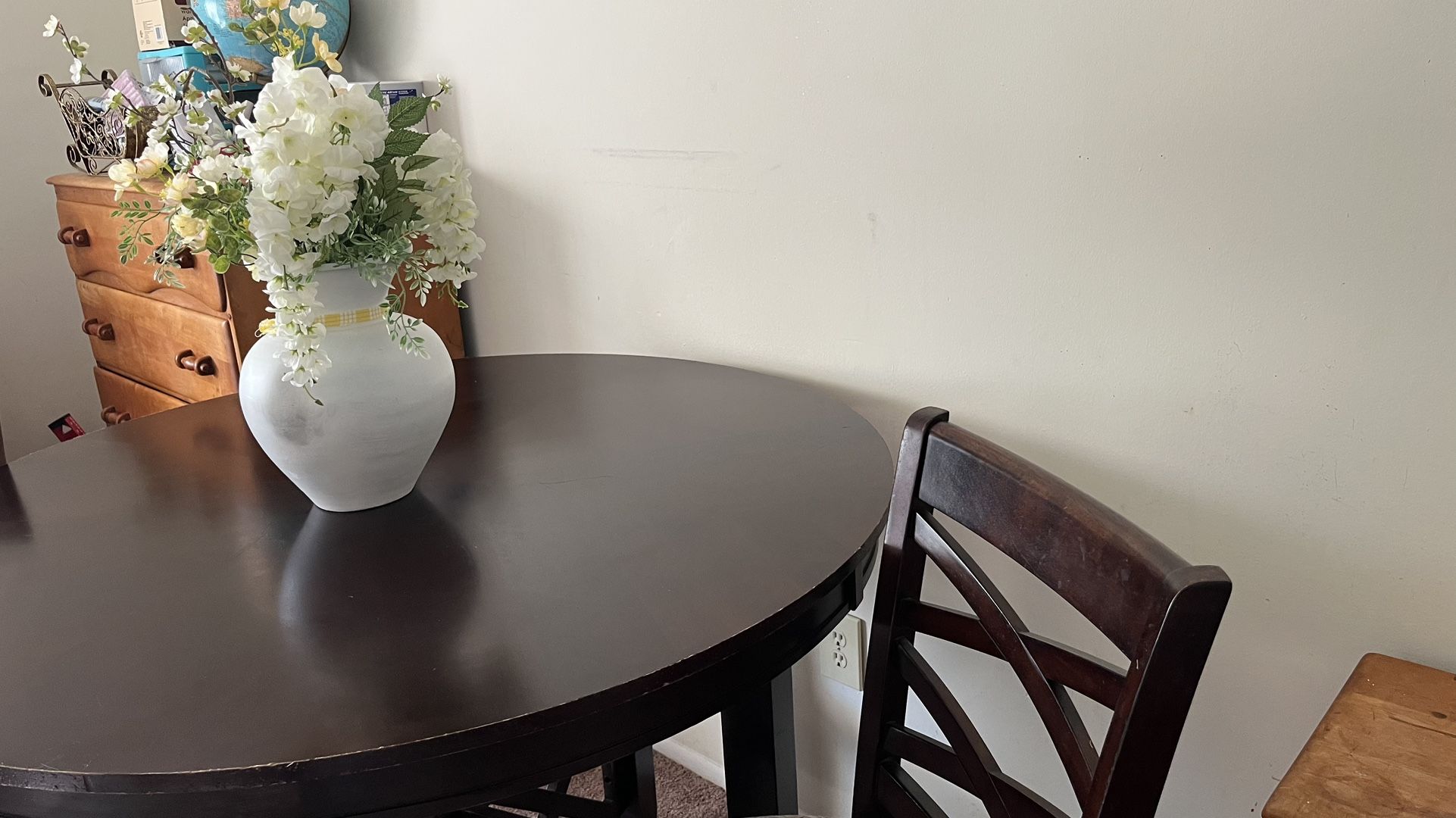 Beautiful Round Wooden Table An Chairs
