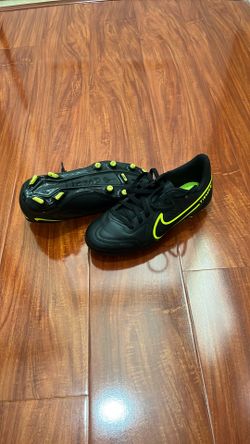 Nike Jr. Tiempo Legend 9 Club MG soccer cleats in black and volt yellow.