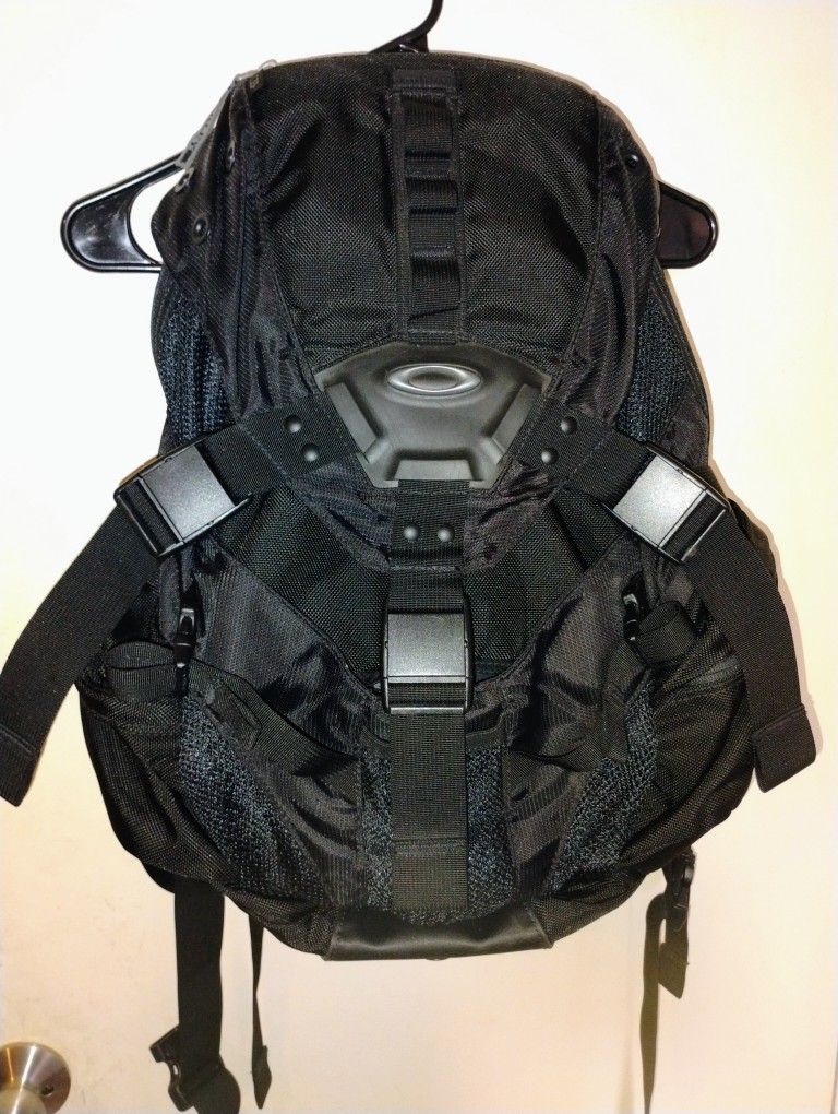 Oakley Backpack 🎒 