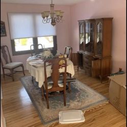 Dining Room Set 4 Chairs Hitch And Leafs To Extend Table 