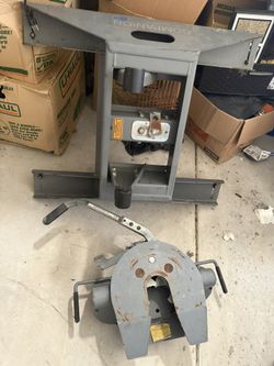 B&W Companion 5th Wheel Hitch – $600 OBO
