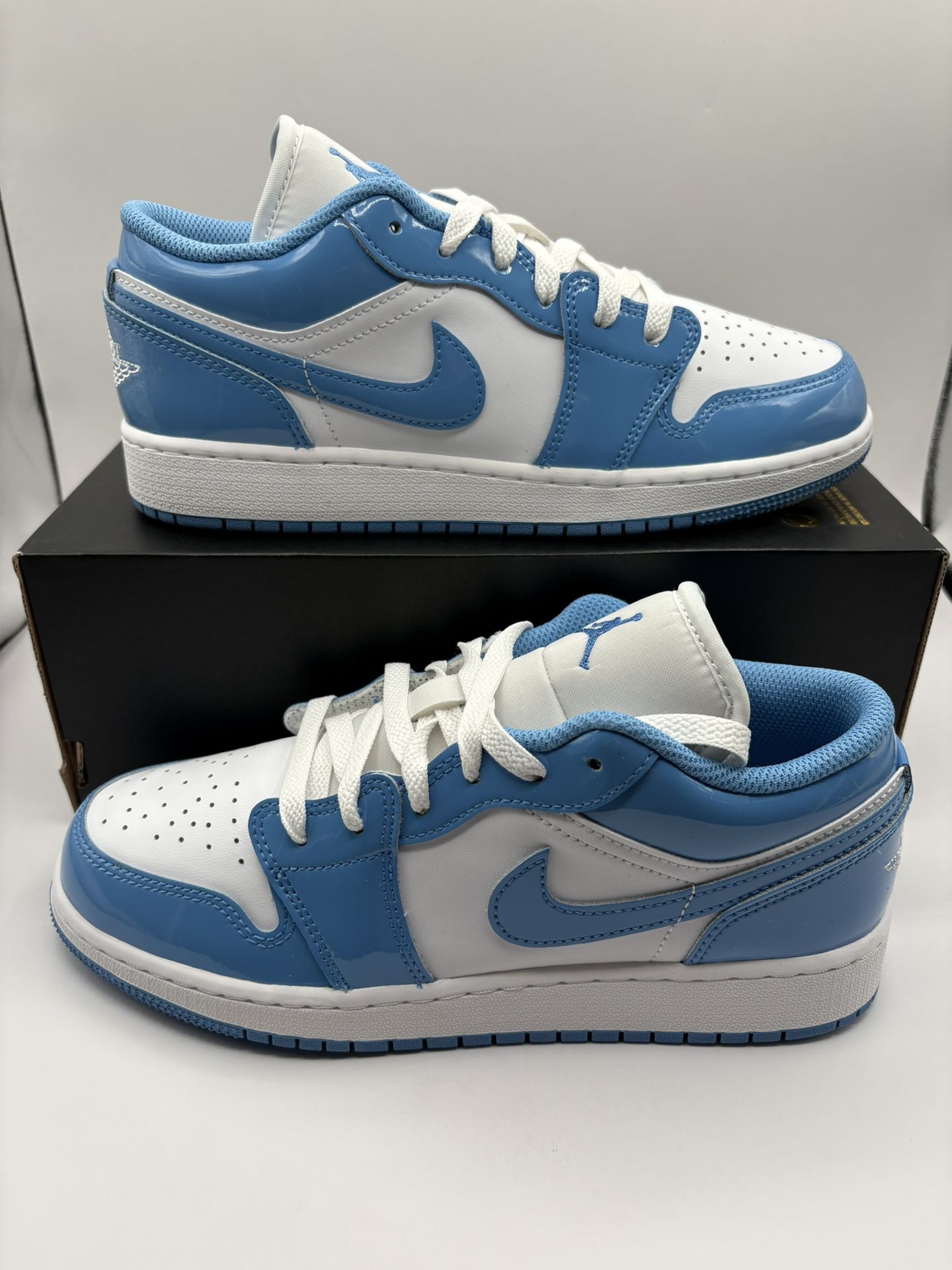 New Nike Jordan 1 Low SE GS White Legend Blue UNC Patent Size 6Y / Fits Women’s 7.5