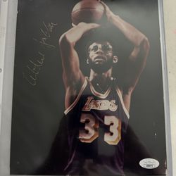 Los Angeles Lakers Kareem Abdul Jabbar Signed/ Autographed Photo JSA Certified 