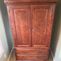 Dresser/Armoire 