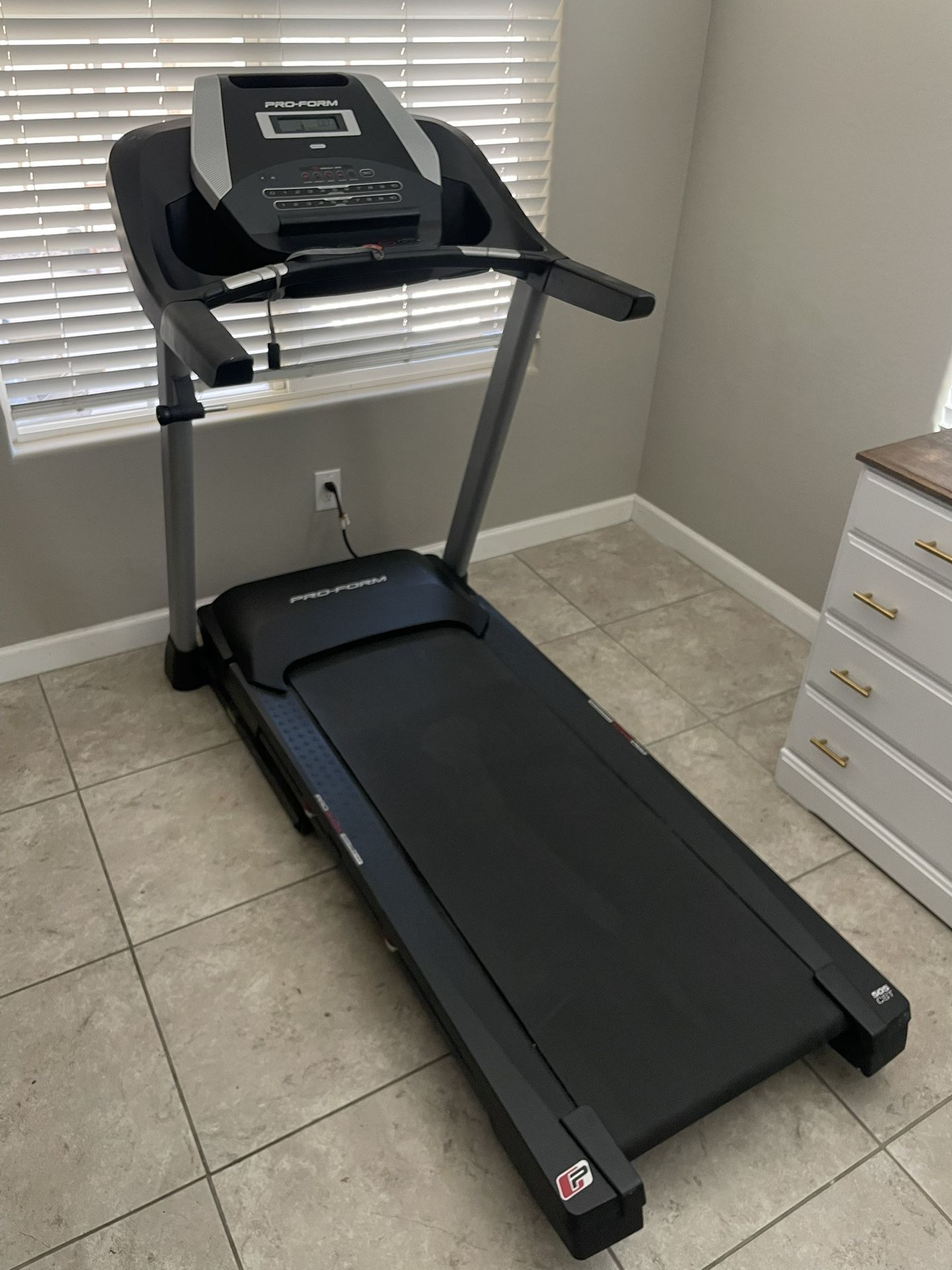 Fully Functional Pro Form Treadmill