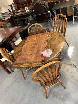 Round wood dining table and chairs set (in store)