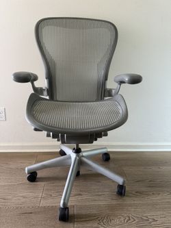 Herman Miller Aeron Classic Newer Model Size C In Mineral 