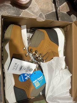 Brand new shoes if you got you know your size I’ll give you a deal on