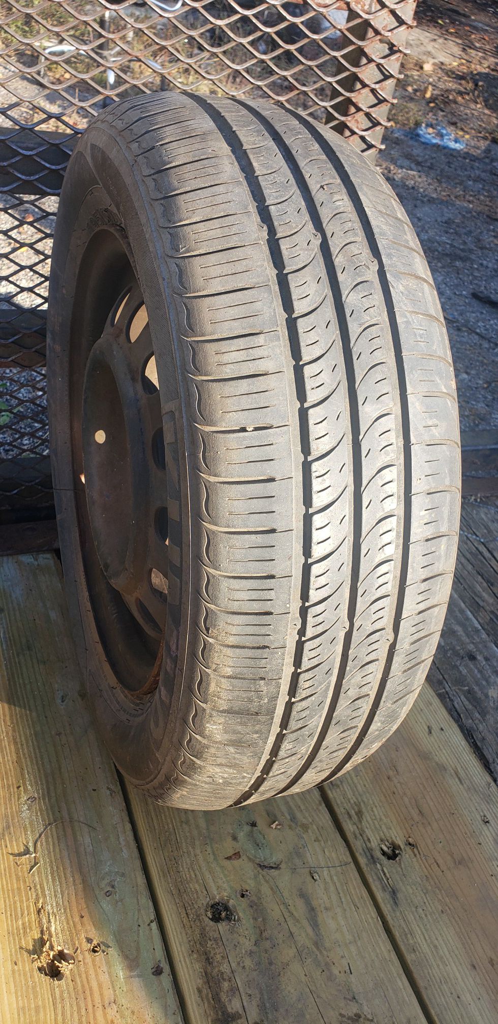 Used Tire - 195-60-R14