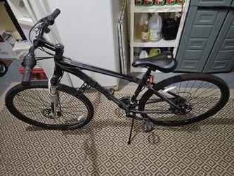 Schwinn ascension mountain bike with car rack and helmet