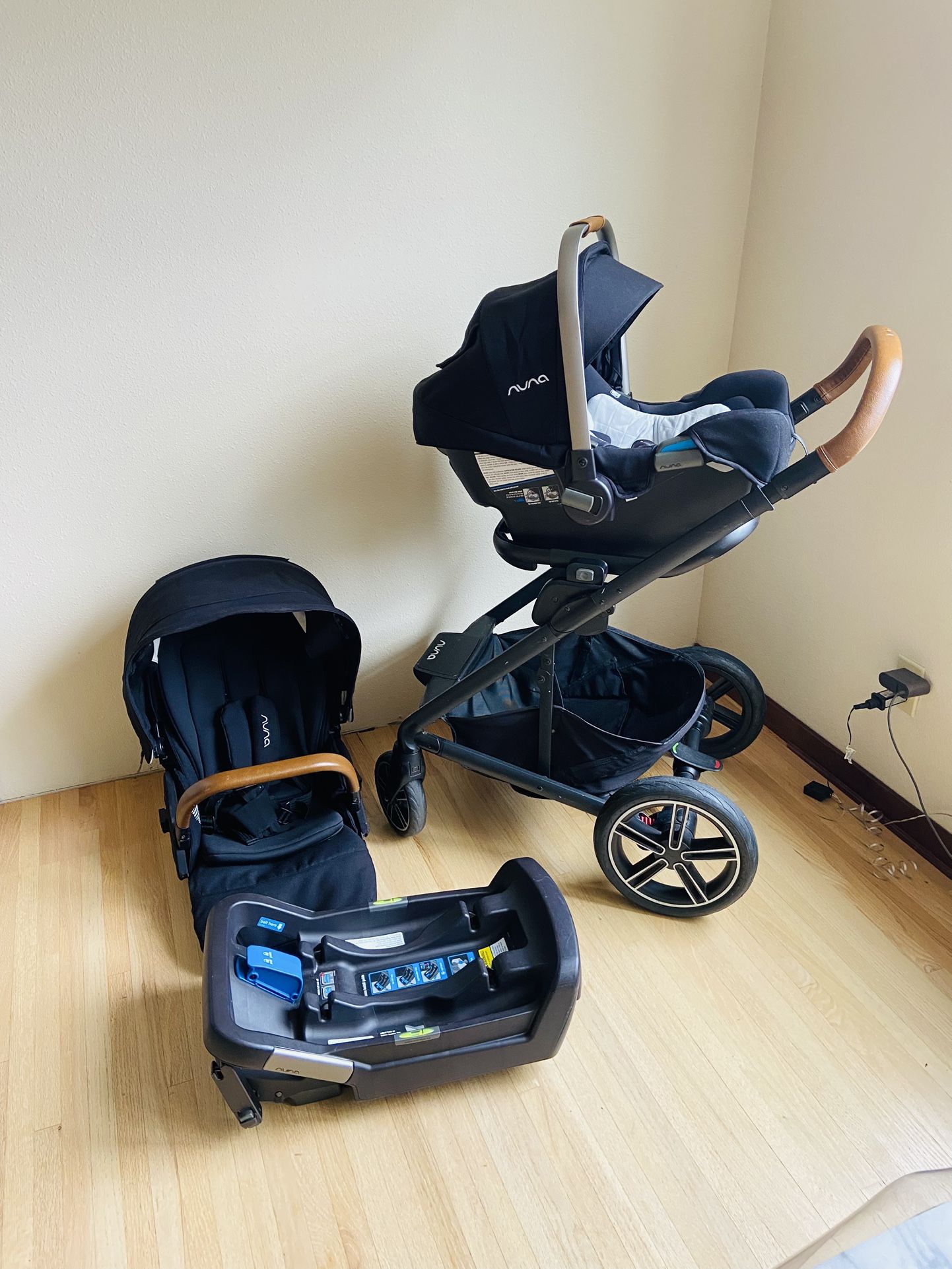 Nuna Mixx Stroller With Car Seat Black