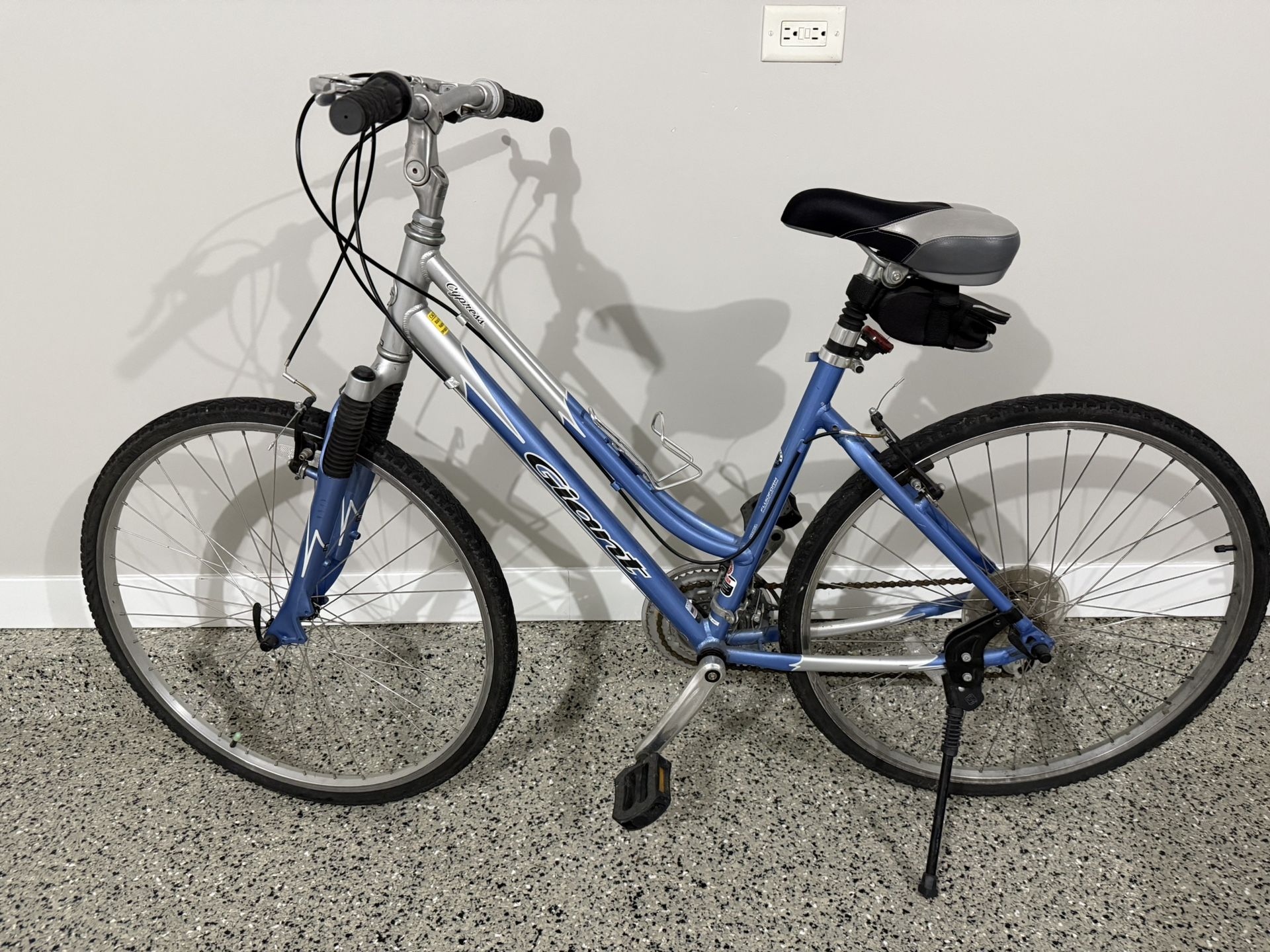 Women’s Giant Cypress Hybrid Bike